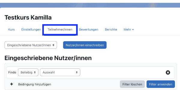 Ausschnitt eines Moodle-Kurses mit blau umrandeten Reiten 'Teilnehmer/in'.