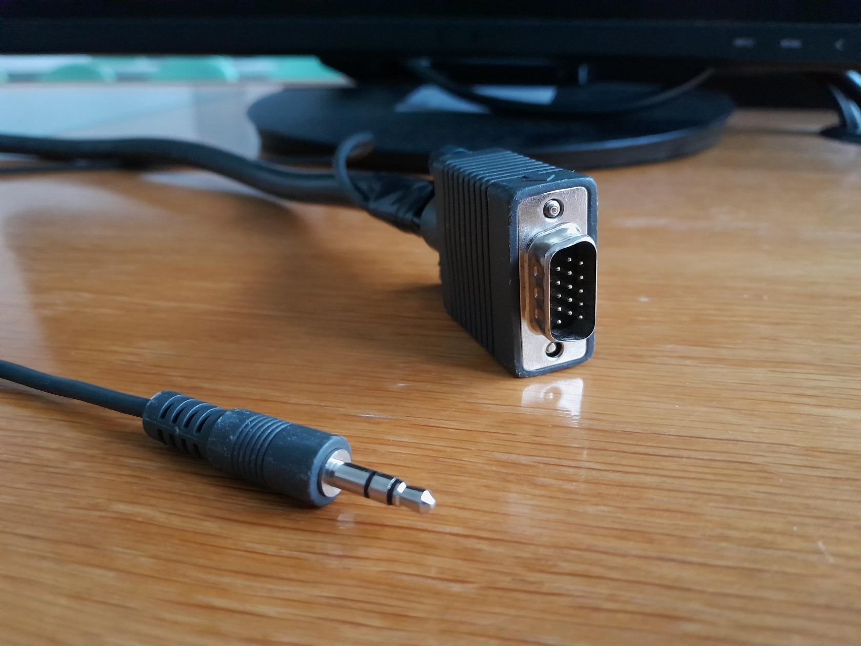 3,5mm Klinken- und VGA-Kabel