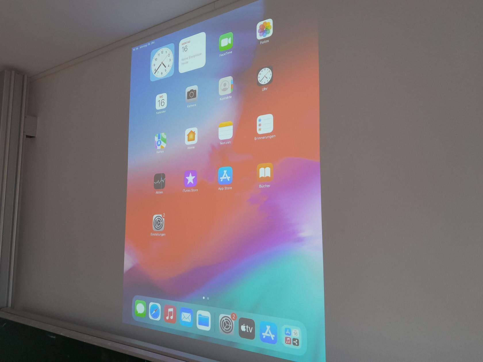 Airplay verbunden, Bildschirm des Apple-Geräts wird auf Projektor ausgegeben