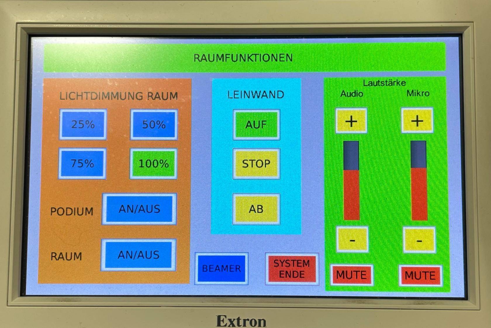 Raumsteuerungs-Menü mit Bereichen zur Licht-, Leinwand- und Lautstärkenregelung (von links nach rechts) sowie einer Schaltfläche zur Weiterleitung auf das Projektions-Menü (unten mittig)