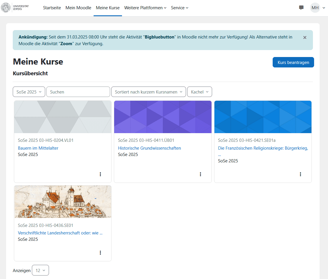 Screenshot der Ansicht "Meine Kurse" mit Schaltflächen und Eingabefeldern zum Filtern und Kacheln, die Links zu den entsprecheneden Kurse bieten, in denen man eingeschrieben ist.