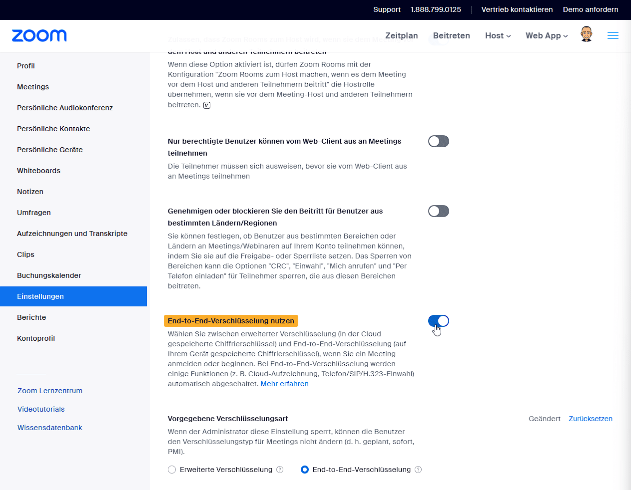 Zoom-Profil-Seite im Abschnitt Einstellungen, Mauszeiger über Option "End-to-End-Verschlüsselung nutzen"