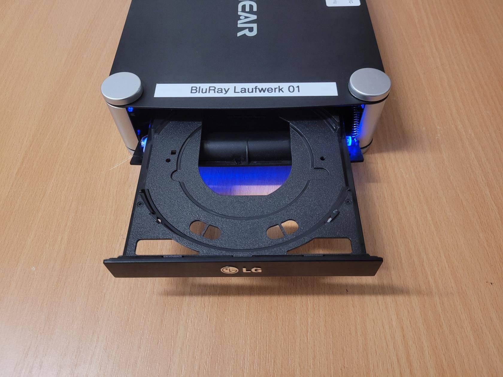 Blu-ray-Player mit geöffneter Schublade