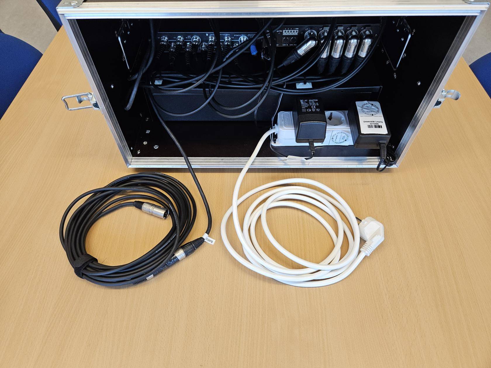 Rückseite des Mikrofonracks