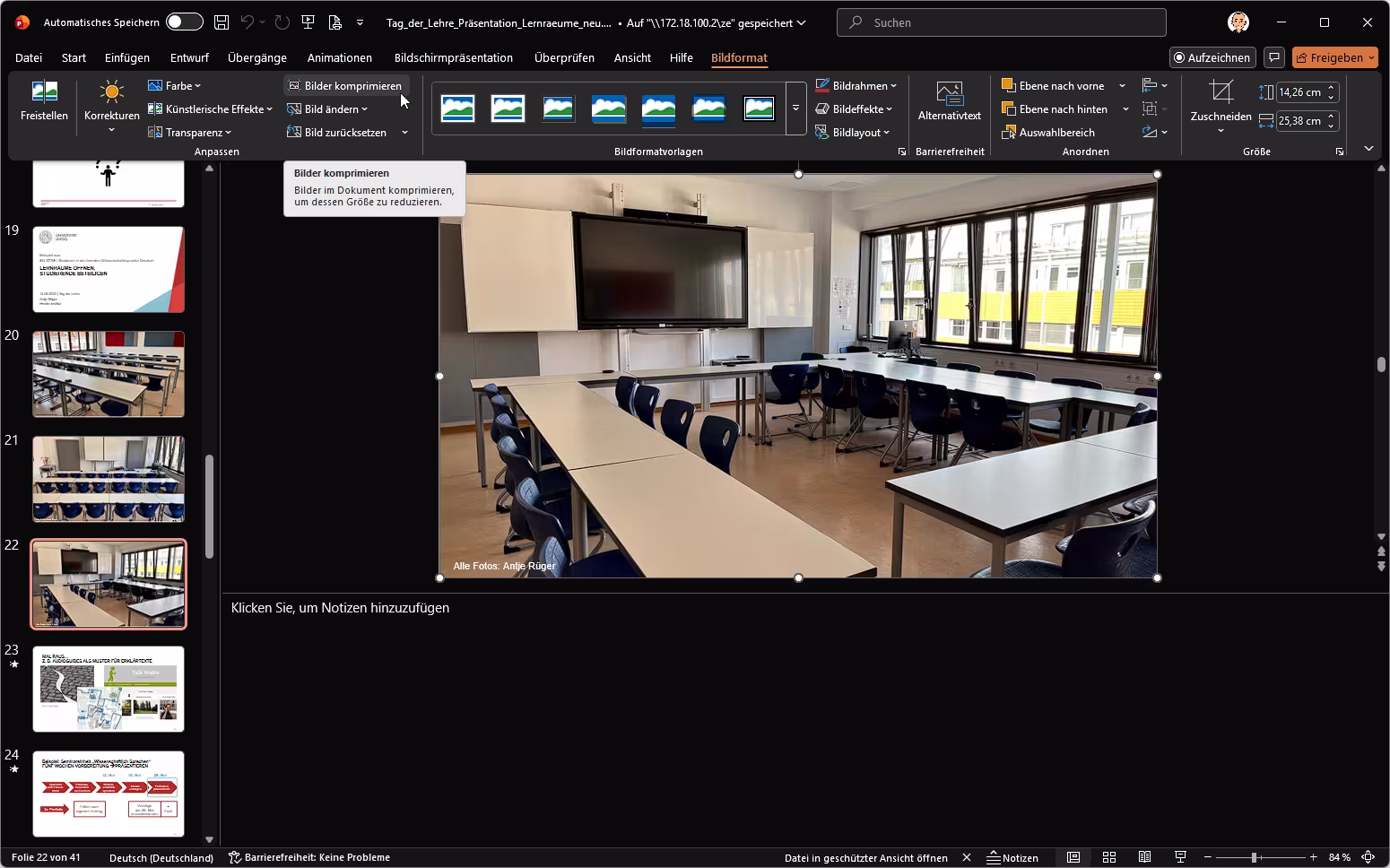 PowerPoint mit geöffneter Präsentation, auf einer Folie ist ein bildfüllendes Foto angeklickt bzw. ausgewählt